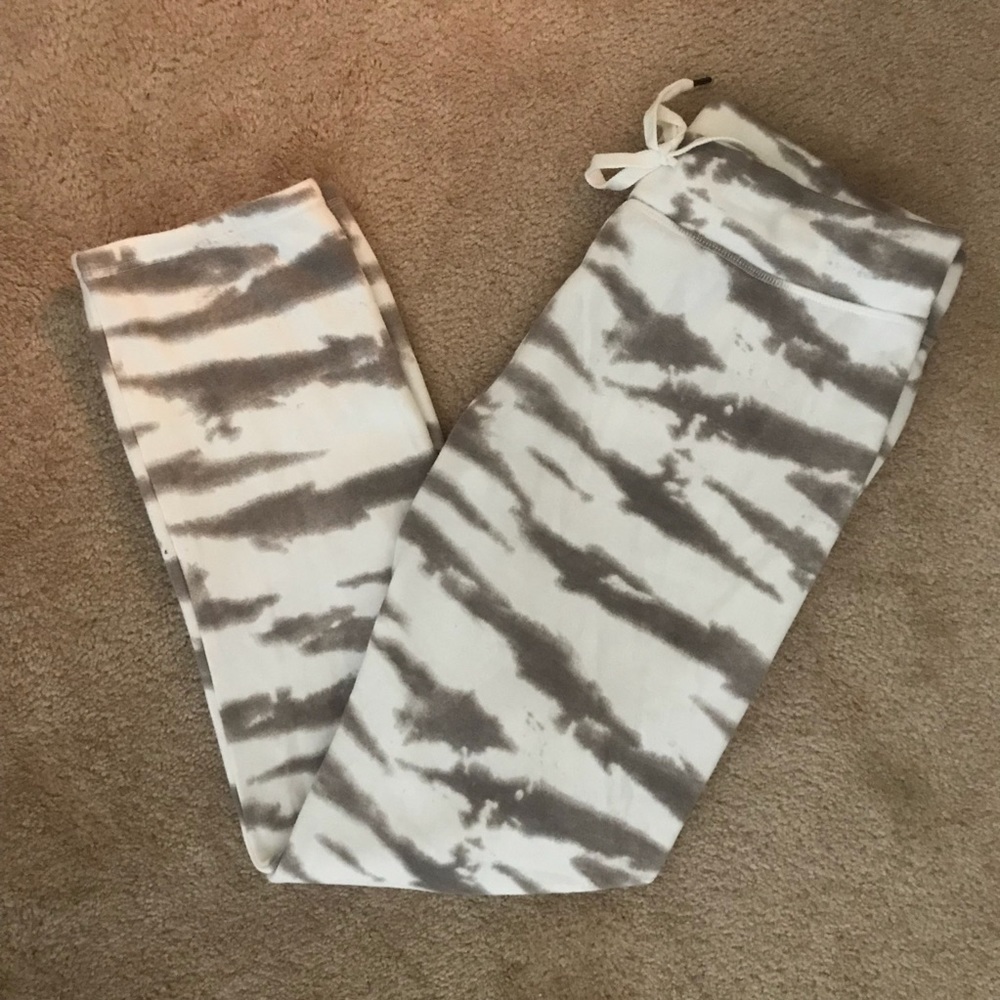 NWOT Large Printed Super Cozy Sweatpants